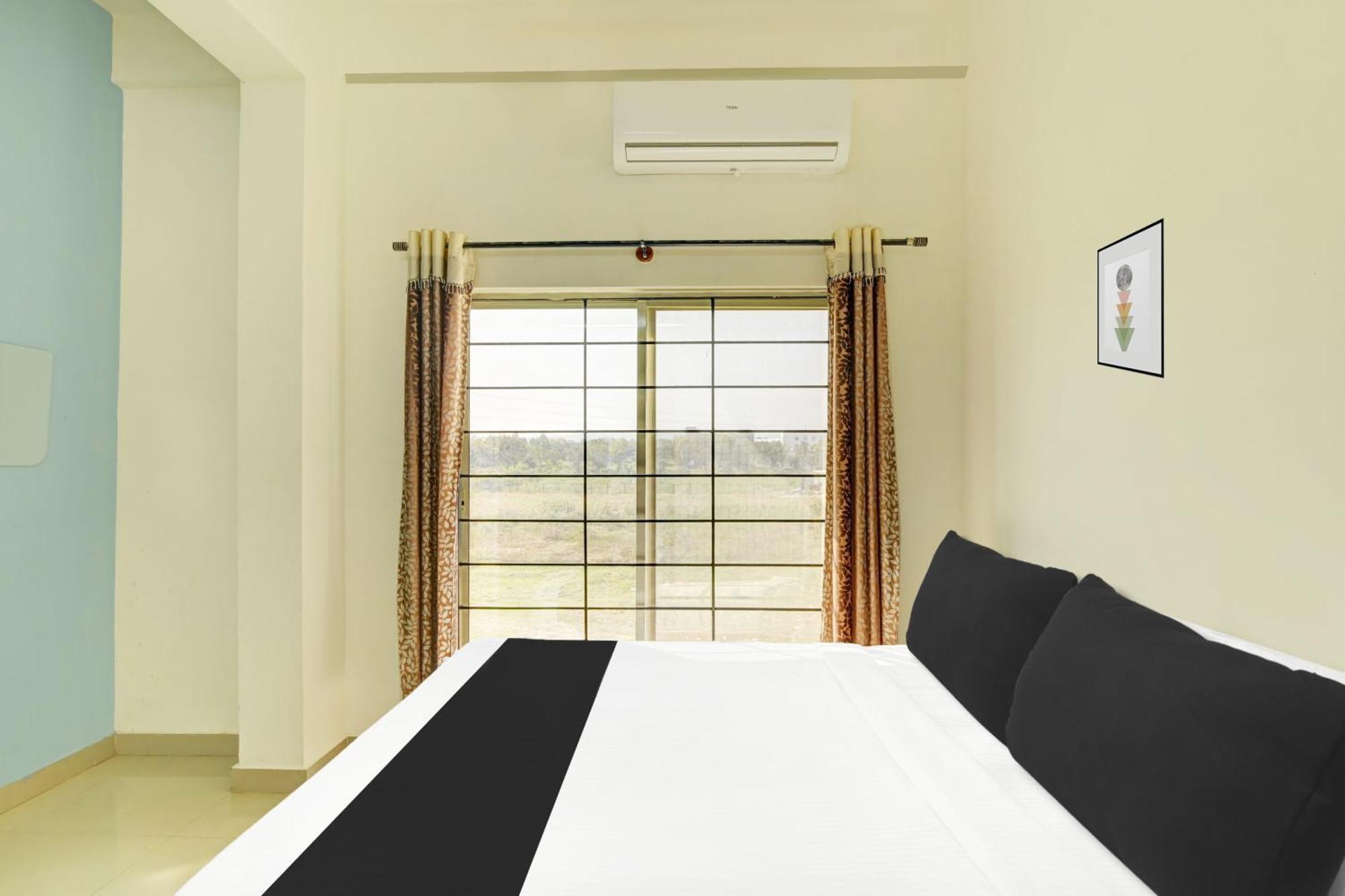 Hotel Super Collection O Chikmangaluru Near Railway Station à Chikmagalūr Extérieur photo