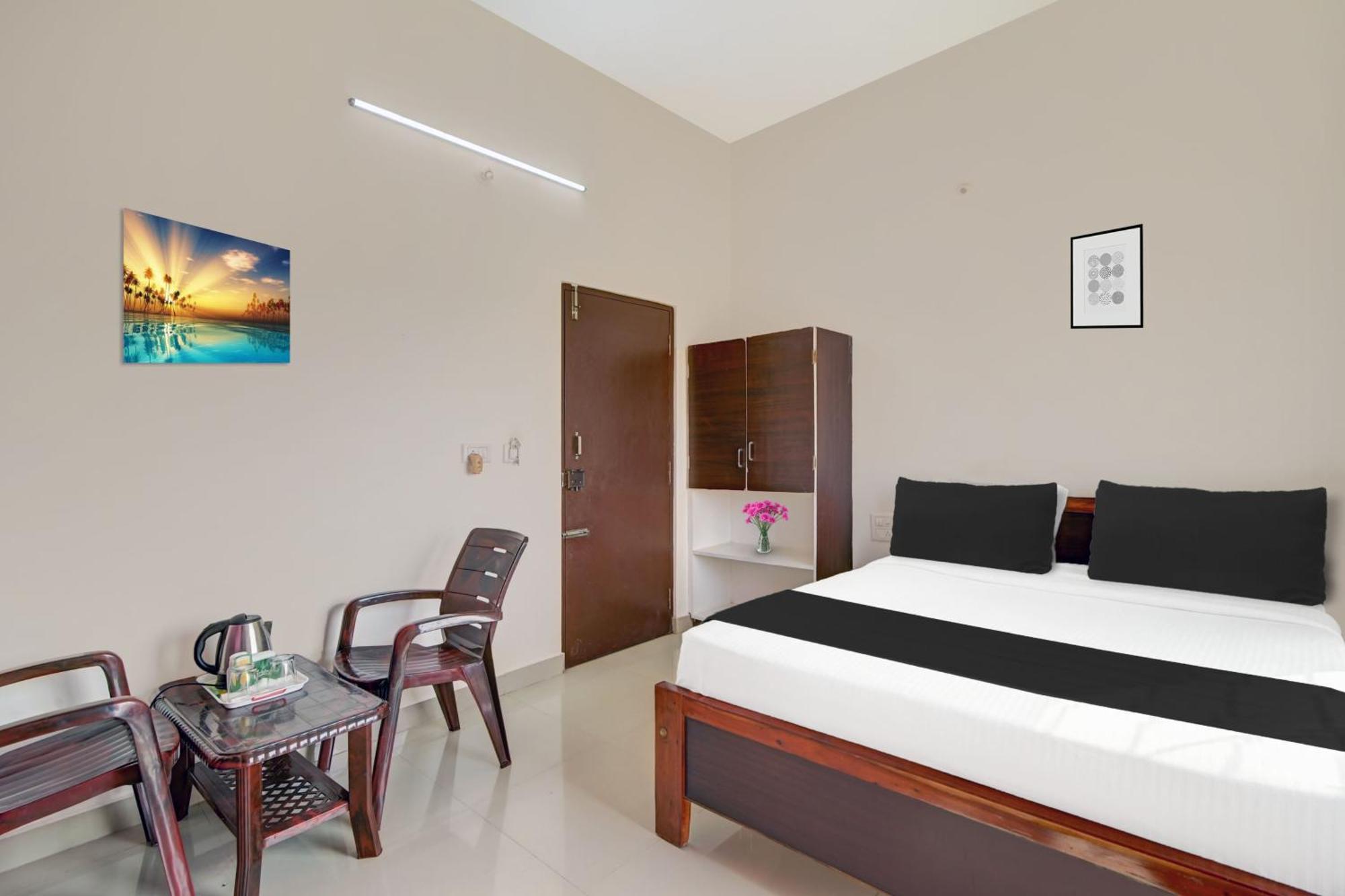 Hotel Super Collection O Chikmangaluru Near Railway Station à Chikmagalūr Extérieur photo