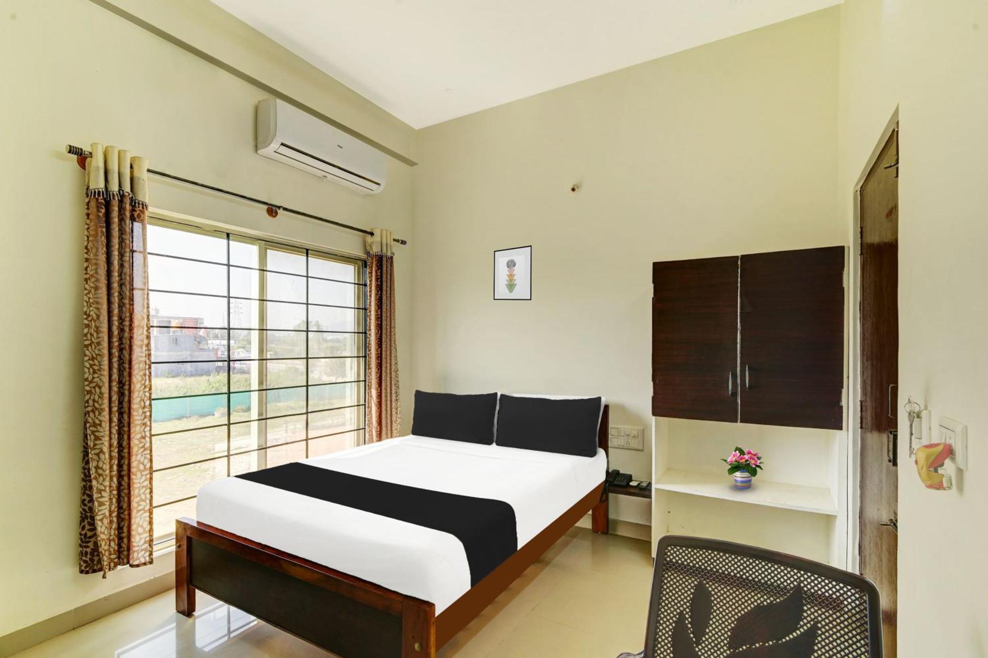 Hotel Super Collection O Chikmangaluru Near Railway Station à Chikmagalūr Extérieur photo